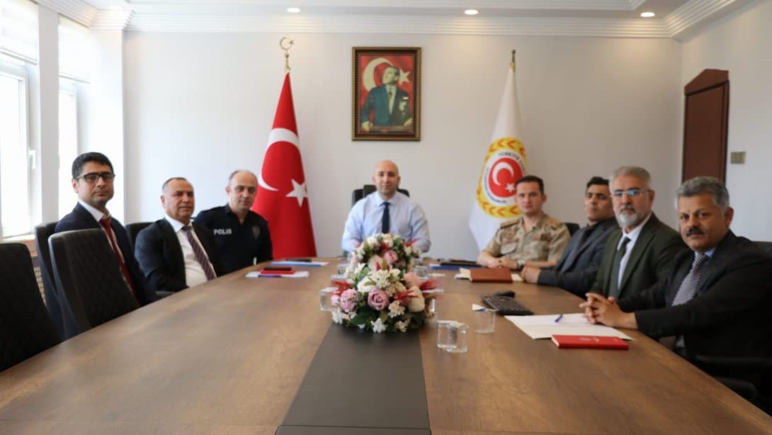 Kaymakamımız Başkanlığında, "Okul Güvenliği İlçe Yürütme Kurulu Toplantısı" Gerçekleştirildi.